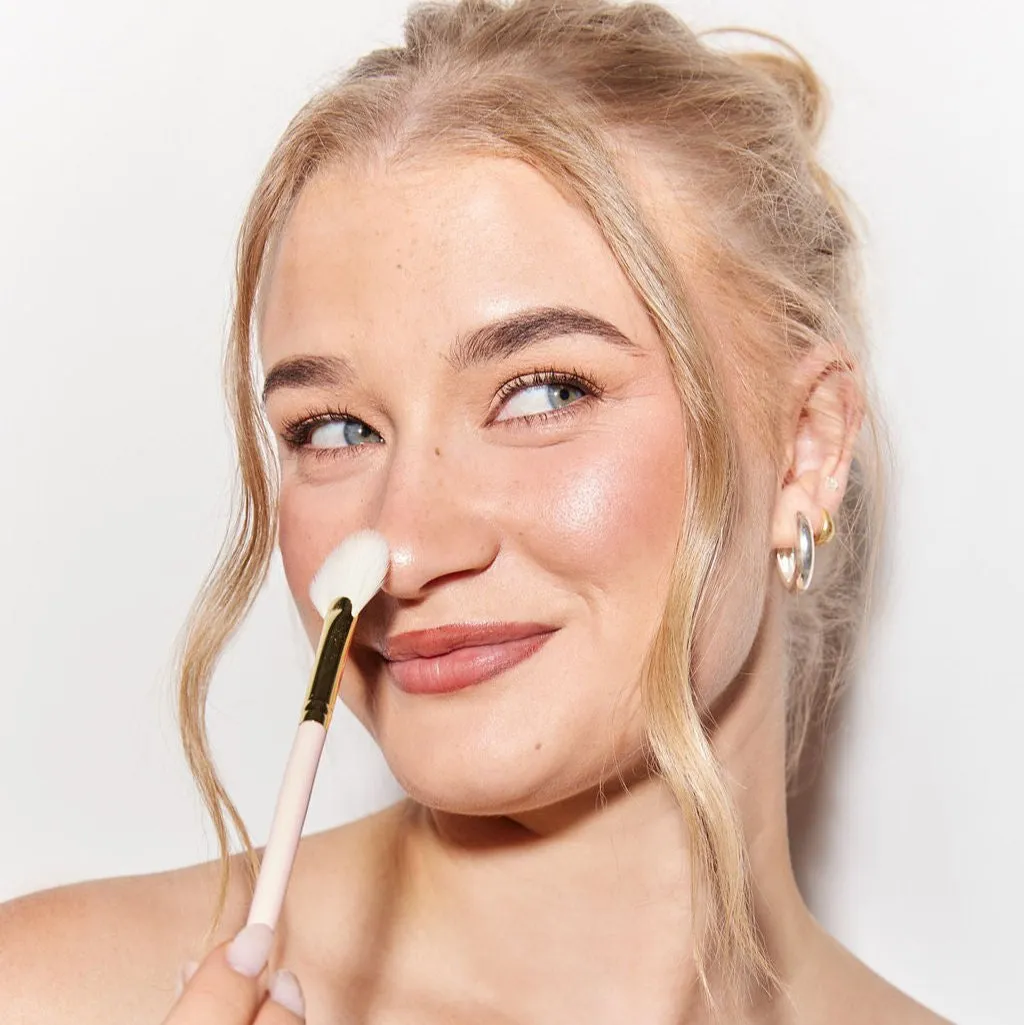 209 - Petite Fan Glow Brush