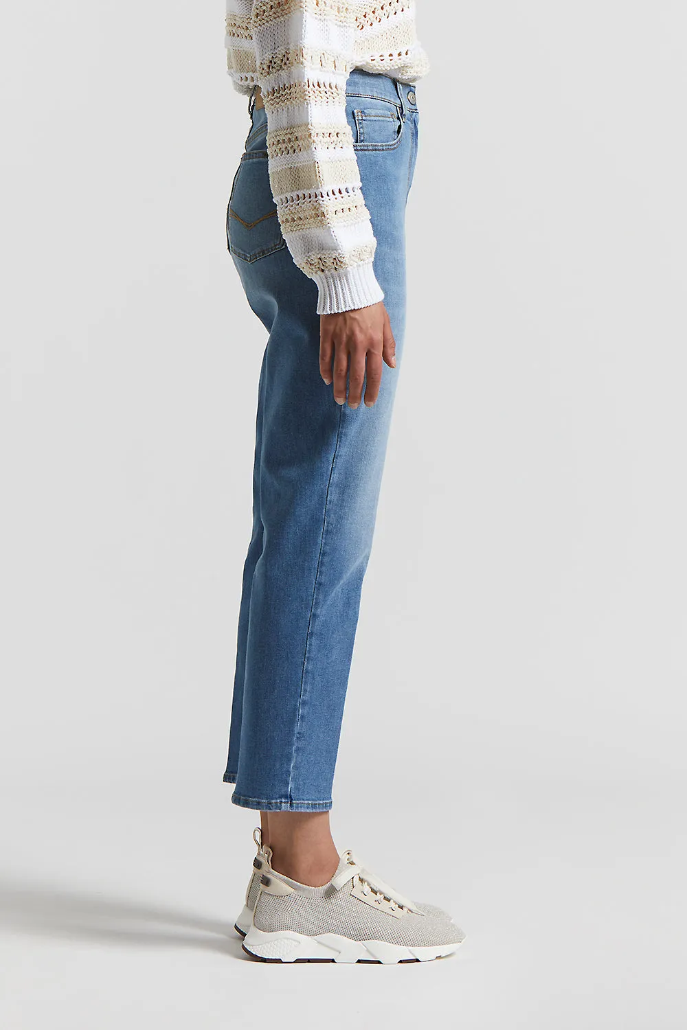 Slim jeans in lightweight washed comfort cotton denim